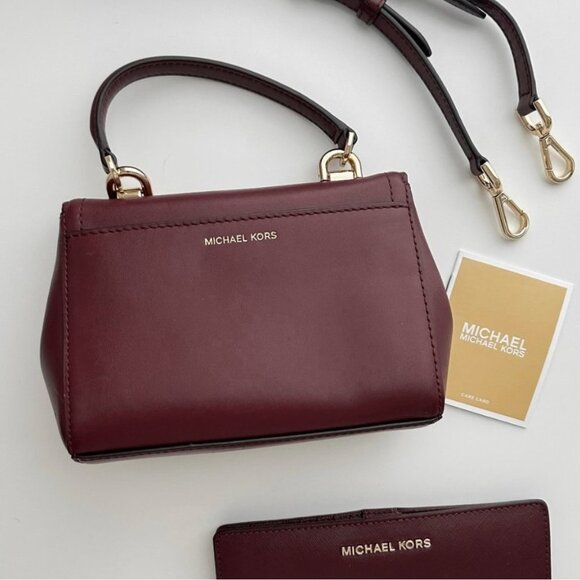 Michael Kors Small Leather Crossbody Bag with a free wallet - Picture 8 of 8